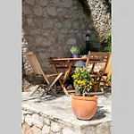 Ladovina, Relaxing Enviroment With A Modern Apartment In A Old Stone House