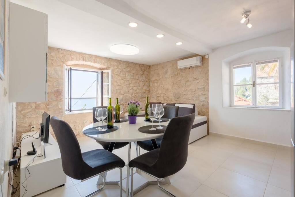 Apartman Ladovina, Relaxing Enviroment With A Modern In A Old Stone House