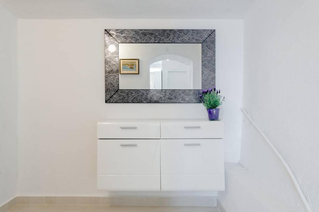 Ladovina, Relaxing Enviroment With A Modern In A Old Stone House Apartman Zavala