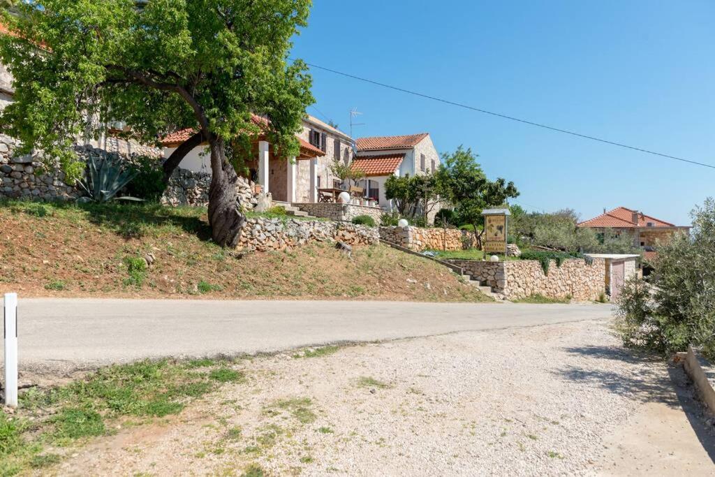 Apartman Ladovina, Relaxing Enviroment With A Modern In A Old Stone House Zavala