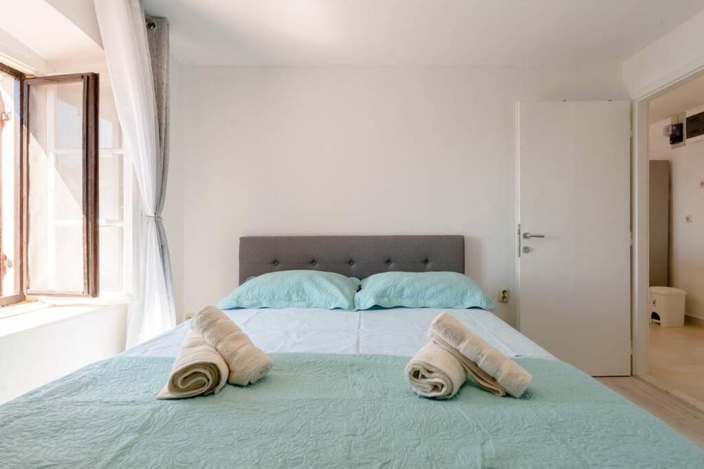 Ladovina, Relaxing Enviroment With A Modern In A Old Stone House Zavala
