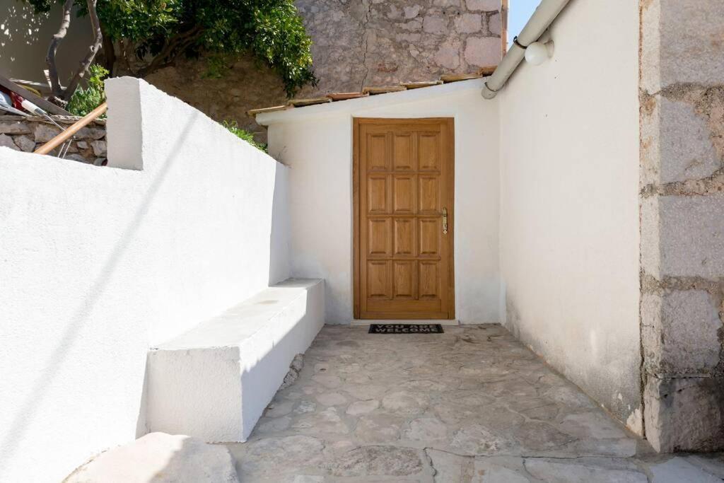 Ladovina, Relaxing Enviroment With A Modern In A Old Stone House